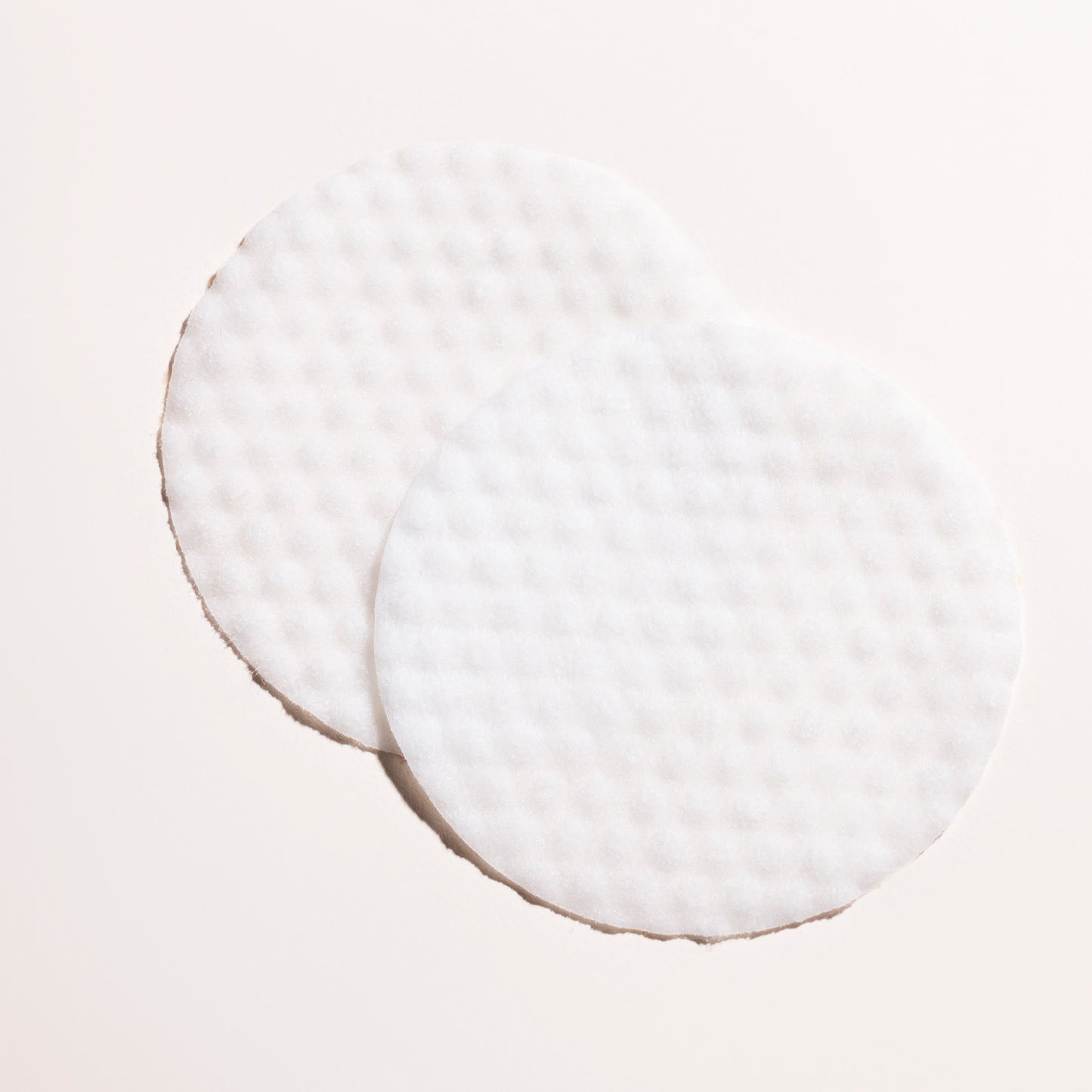Applicazione TONE.UP INFYVE – tonico esfoliante in dischetti