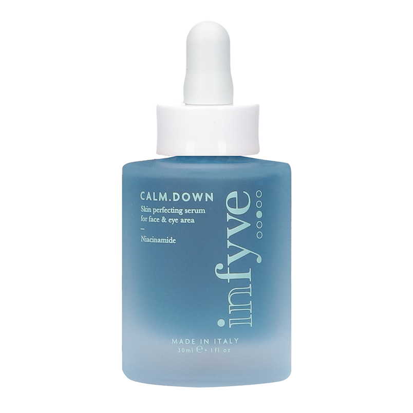 CALM.DOWN Siero Viso Purificante INFYVE Beauty 30ml – flacone blu con Niacinamide e Acido Azelaico, Made in Italy