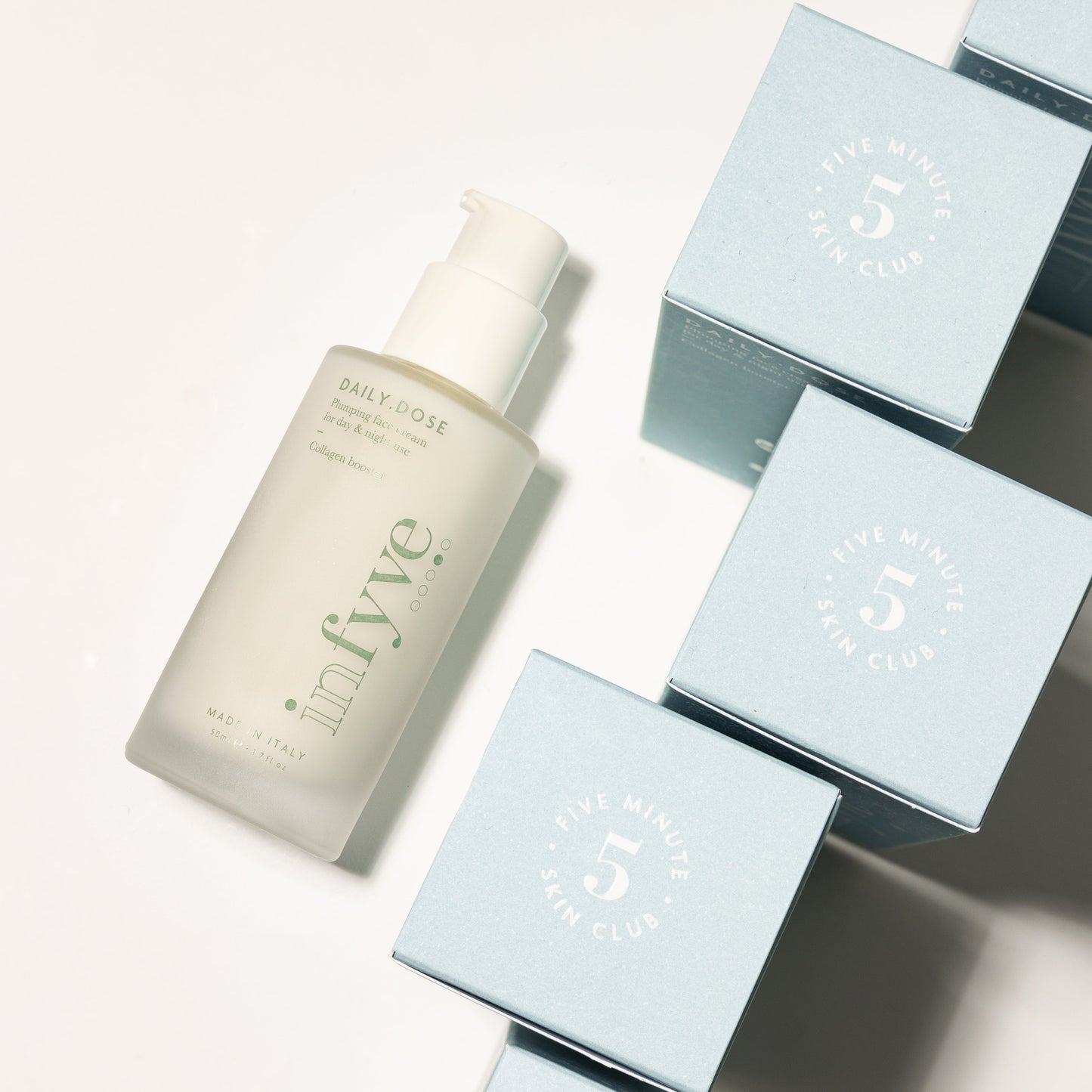 Crema rimpolpante DAILY.DOSE INFYVE a base di Rosa Chinensis e Acido Ialuronico