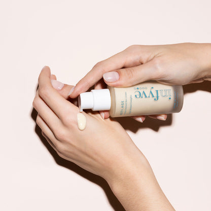 RETI.AGE INFYVE – Texture crema viso anti-age al retinolo su mano