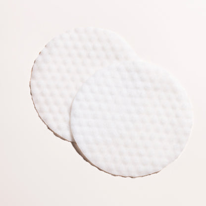 Applicazione TONE.UP INFYVE – tonico esfoliante in dischetti 