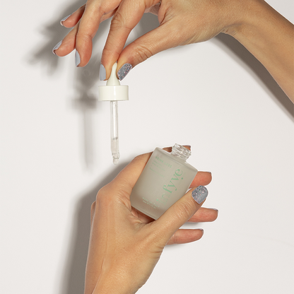 WRINK.LESS INFYVE – applicazione siero viso liftante con Acido Ialuronico